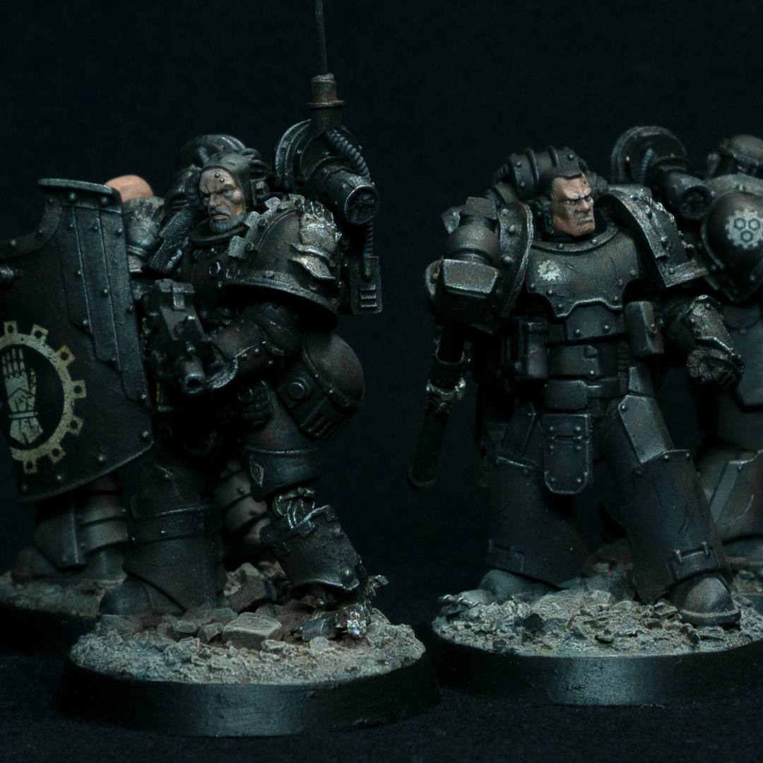 Black Armor, Horus Heresy, Iron Hands, Oil Weathering, True Scale
